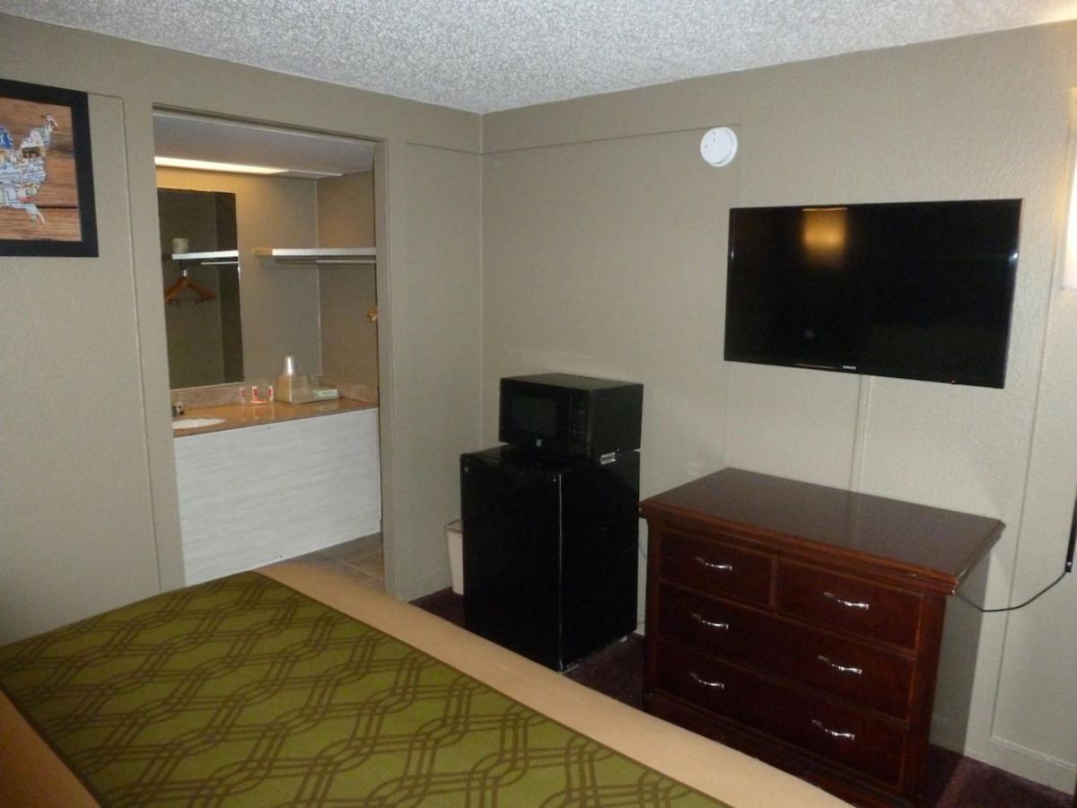 Econo Lodge Pittsburgh I-79 Bagian luar foto