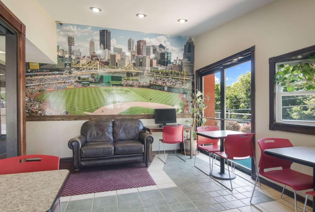 Econo Lodge Pittsburgh I-79 Bagian luar foto