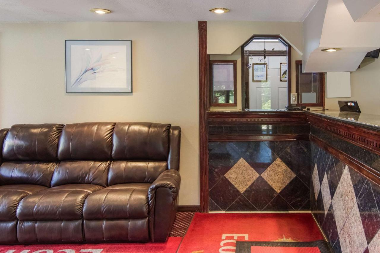 Econo Lodge Pittsburgh I-79 Bagian luar foto