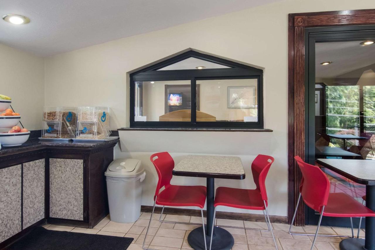 Econo Lodge Pittsburgh I-79 Bagian luar foto
