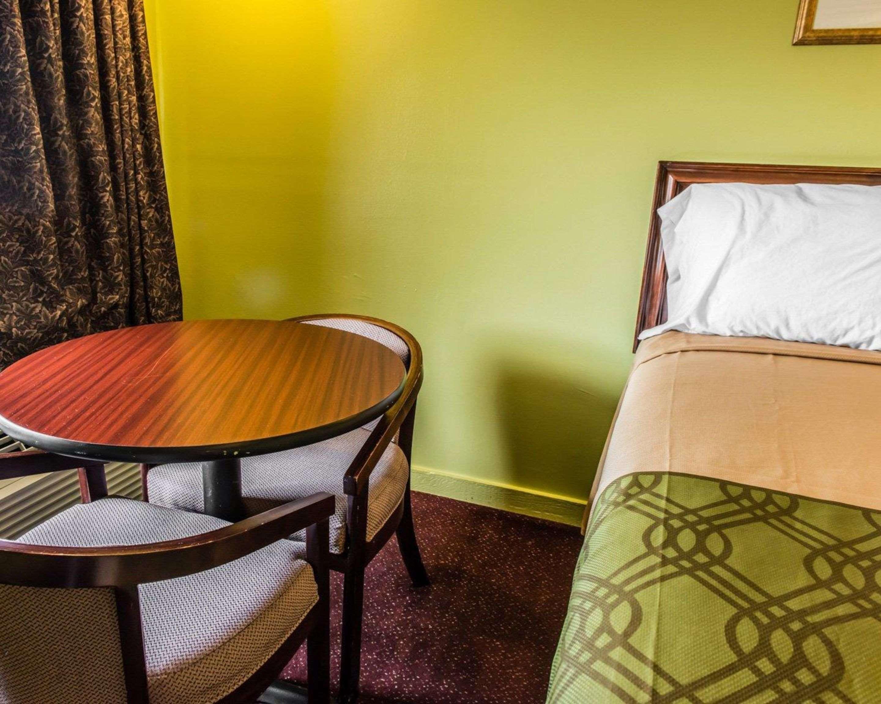 Econo Lodge Pittsburgh I-79 Bagian luar foto